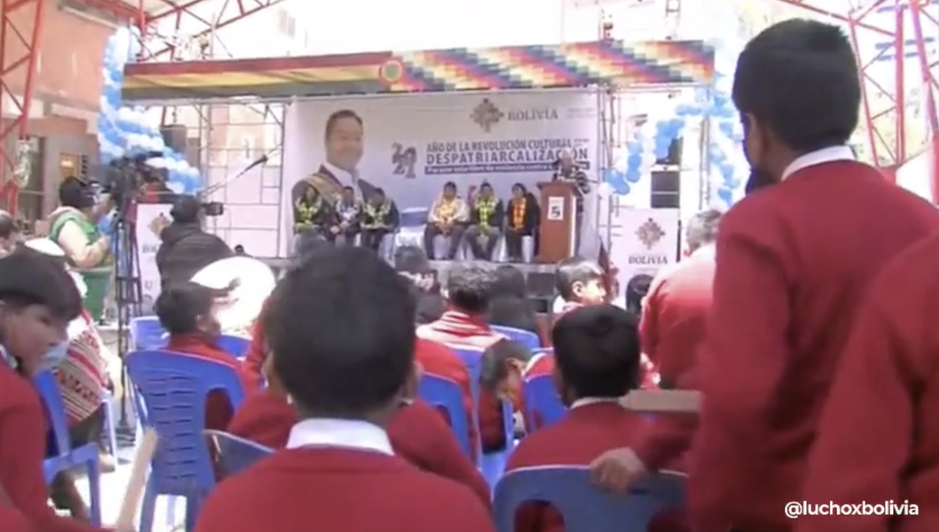 Presidente entrega dos unidades educativas en Llallagua y compromete construcción de más infraestructuras