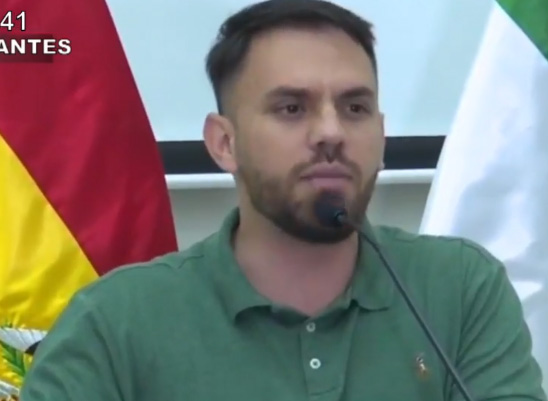 Del Castillo: Violentos enviados desde Cotas destruyen patrullas y saquean edificio policial en La Guardia, Camacho frena el diálogo