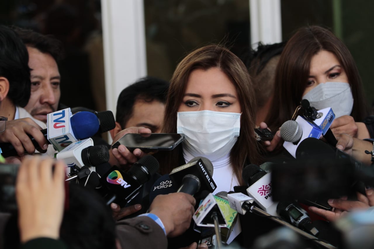 Viceministra denuncia acciones “criminales” en marcha de cocaleros afines a Machicado y critica falta de voluntad de diálogo