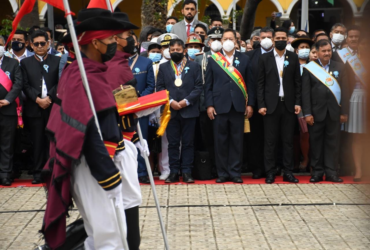 Presidente lidera actos protocolares por la efeméride de Cochabamba