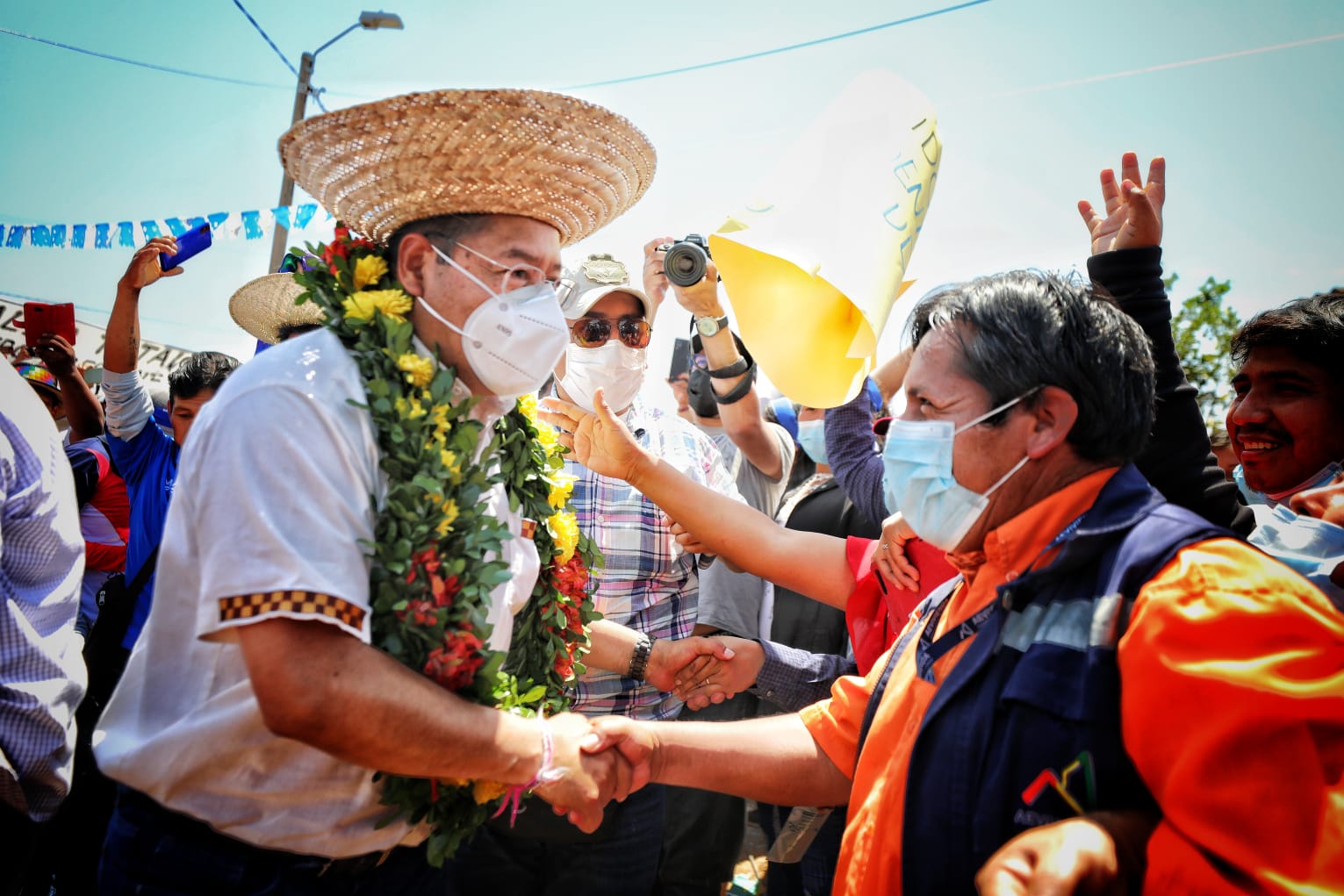 Presidente Arce recibe apoyo popular en Yapacaní y Montero