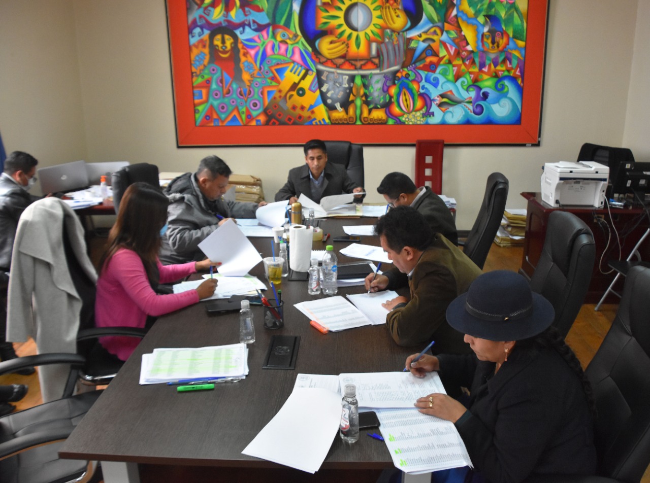 Comisión Mixta de Constitución avanza en verificación de requisitos de postulantes a Defensor del Pueblo
