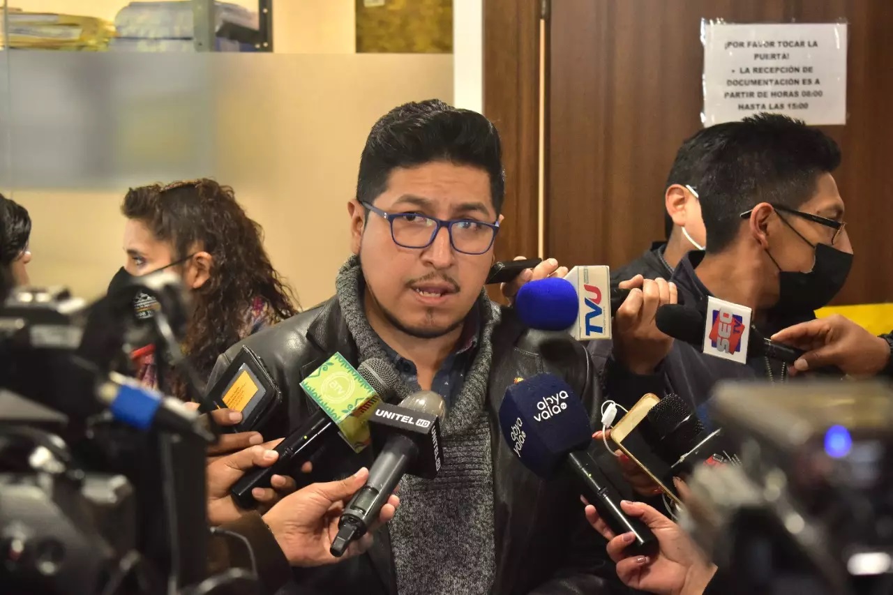 Comisión legislativa contrasta documentación de postulantes a la Contraloría con entidades del Estado
