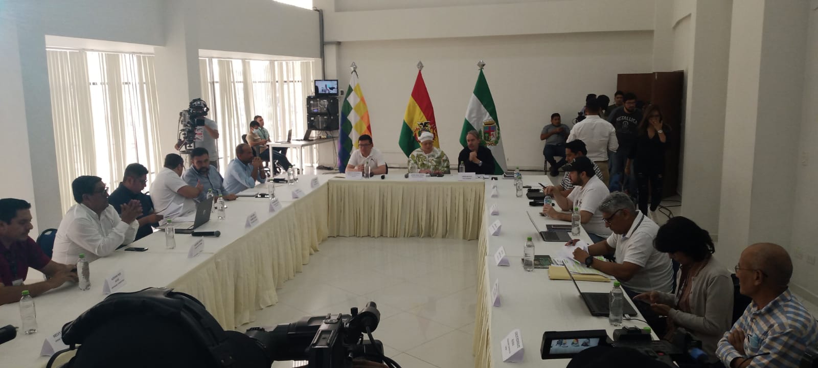 En diálogo “sin condiciones” se observa “coincidencias” entre el Ejecutivo y los cívicos