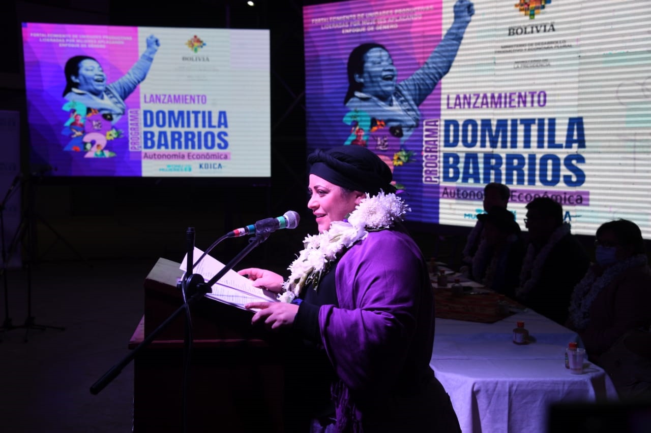 Ministra Prada lanza programa “Domitila Barrios” y afirma que “las mujeres son la revolución dentro de la revolución”