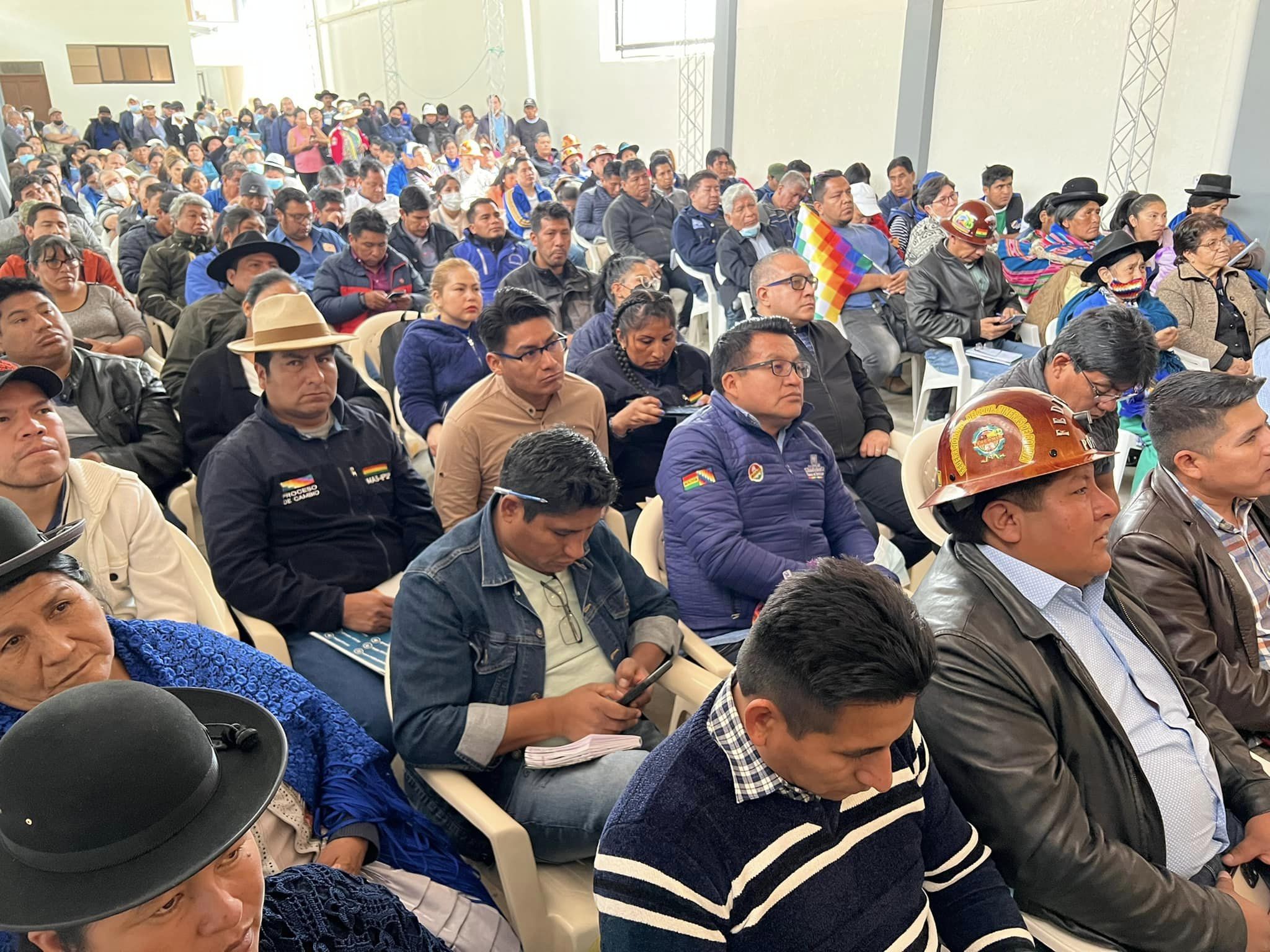 Ampliado del MAS declara “estado de emergencia” ante la conspiración contra el gobierno de Arce