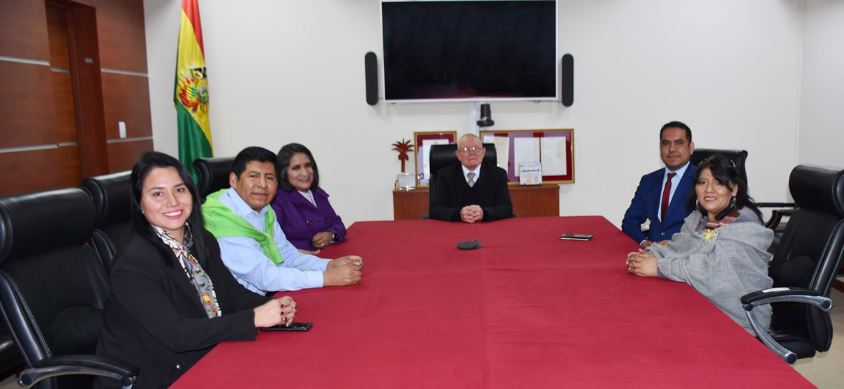 Con la posesión de dos vocales se completa la Sala Plena del TSE