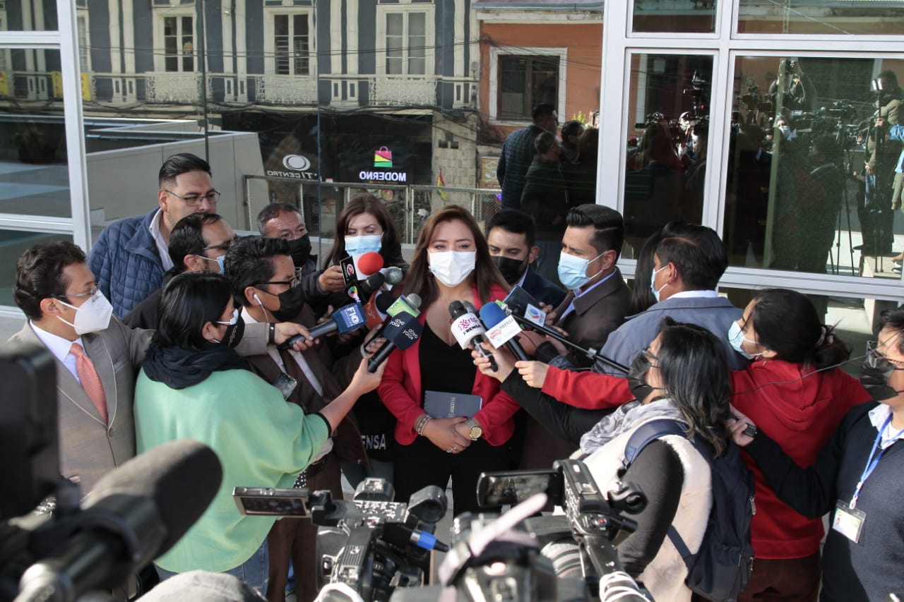 Alcón le recuerda a Camacho que no es dueño de Santa Cruz y confirma presencia del Presidente con entrega de obras