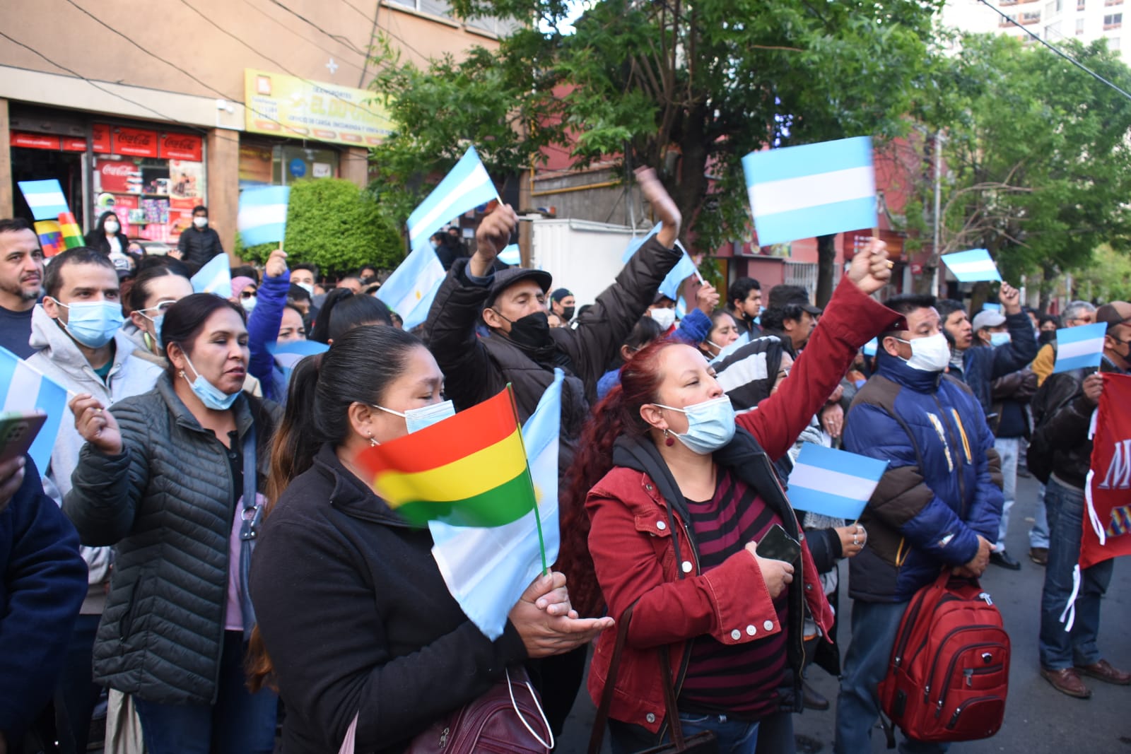 Movilización en La Paz expresa apoyo y solidaridad a la vicepresidenta Cristina Fernández, víctima de un intento de magnicidio