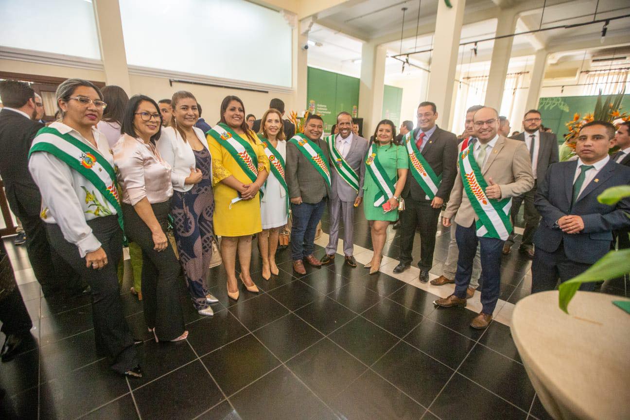 Documento falsificado y pedido de renuncia tensionan a opositora Comunidad Ciudadana