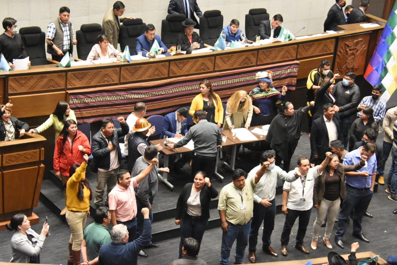 Remezón en Comunidad Ciudadana por legisladores “chachones”, anuncian sanciones drásticas