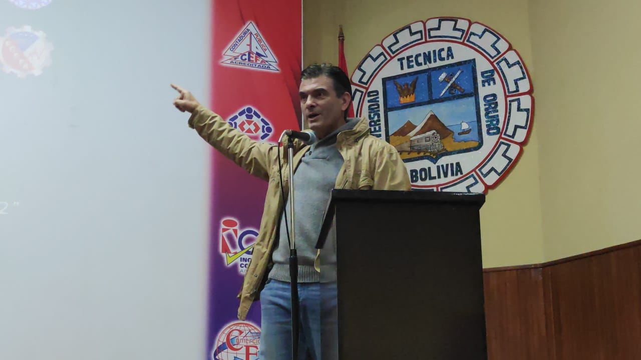 Diputado Huanca llama “cobarde” a Paz Pereira por no declarar en el caso Ciudad Inteligente