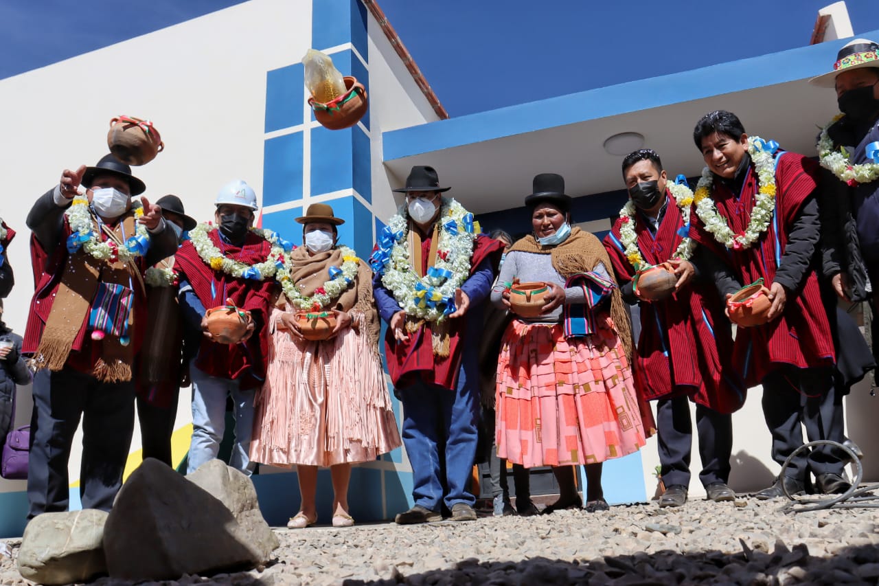 Presidente entrega 355 viviendas en dos distritos de la ciudad de El Alto