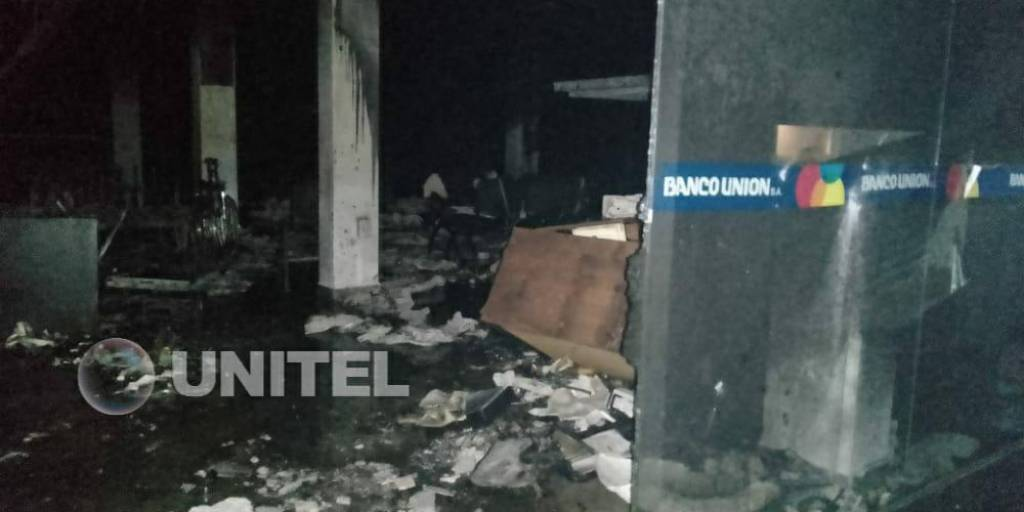 A pesar de ataques a sus instalaciones, Banco Unión garantiza operaciones en Santa Cruz