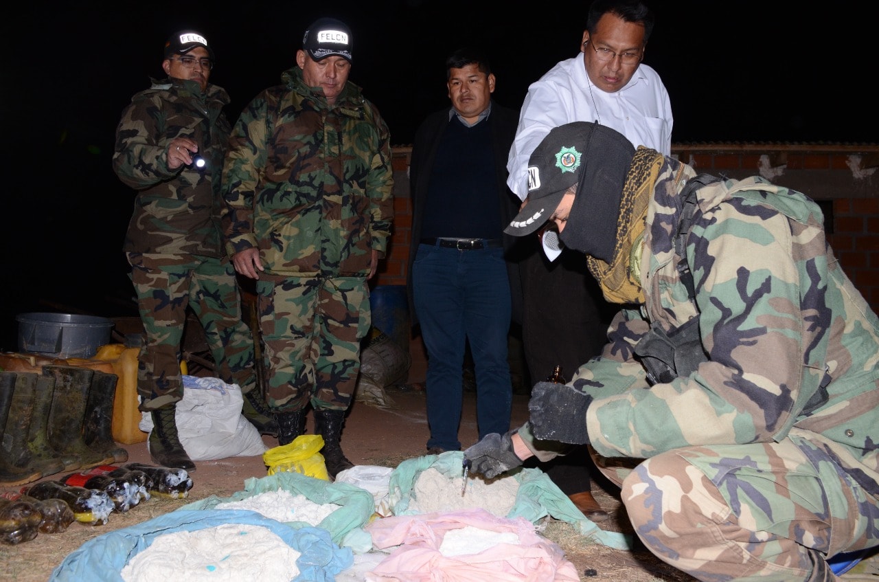 FELCN destruye dos fábricas de pasta base de cocaína en La Paz