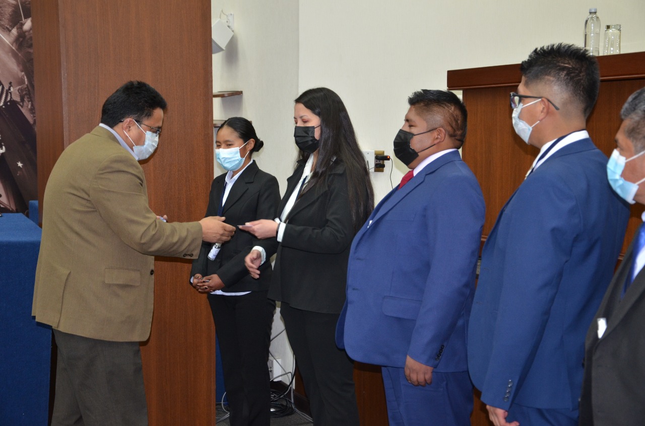 La Paz: 135 nuevos abogados reciben credenciales para el ejercicio de la profesión