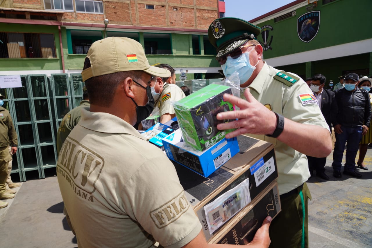 Entregan equipamiento para mejorar y reforzar el trabajo de la Policía en Cochabamba