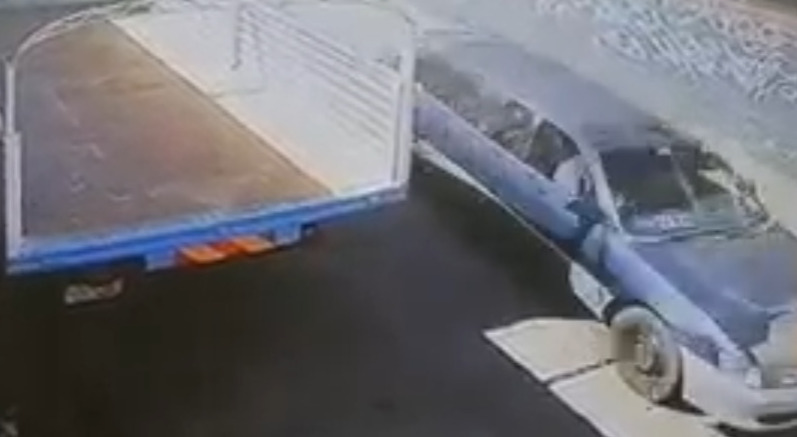  Policía investiga a chofer de un vehículo desde el cual se arrojaba explosivos en Villa Fátima