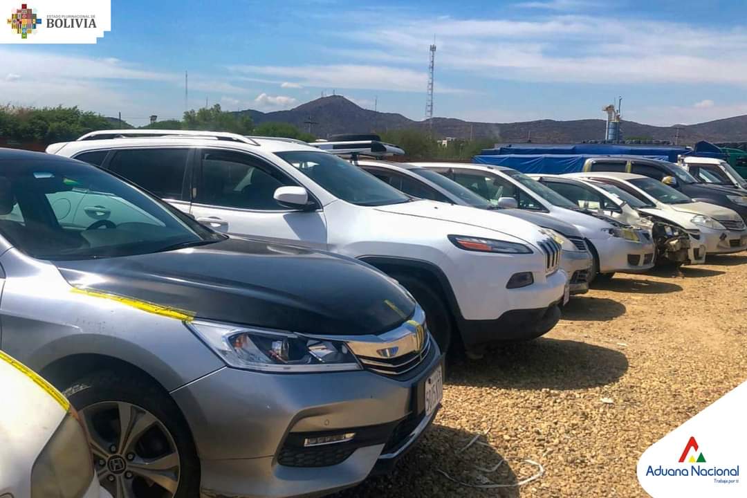 Aduana comisa 44 vehículos indocumentados que circulaban en Tarija