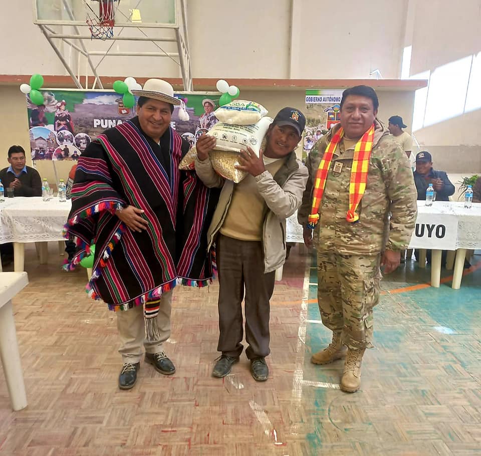 Gobierno entrega ayuda humanitaria a familias afectadas por inundaciones y riadas en Potosí