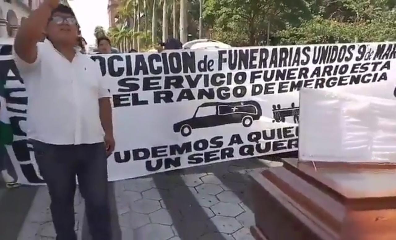 Funerarias exigen que bloqueadores respeten a familias dolientes y permitan su paso 