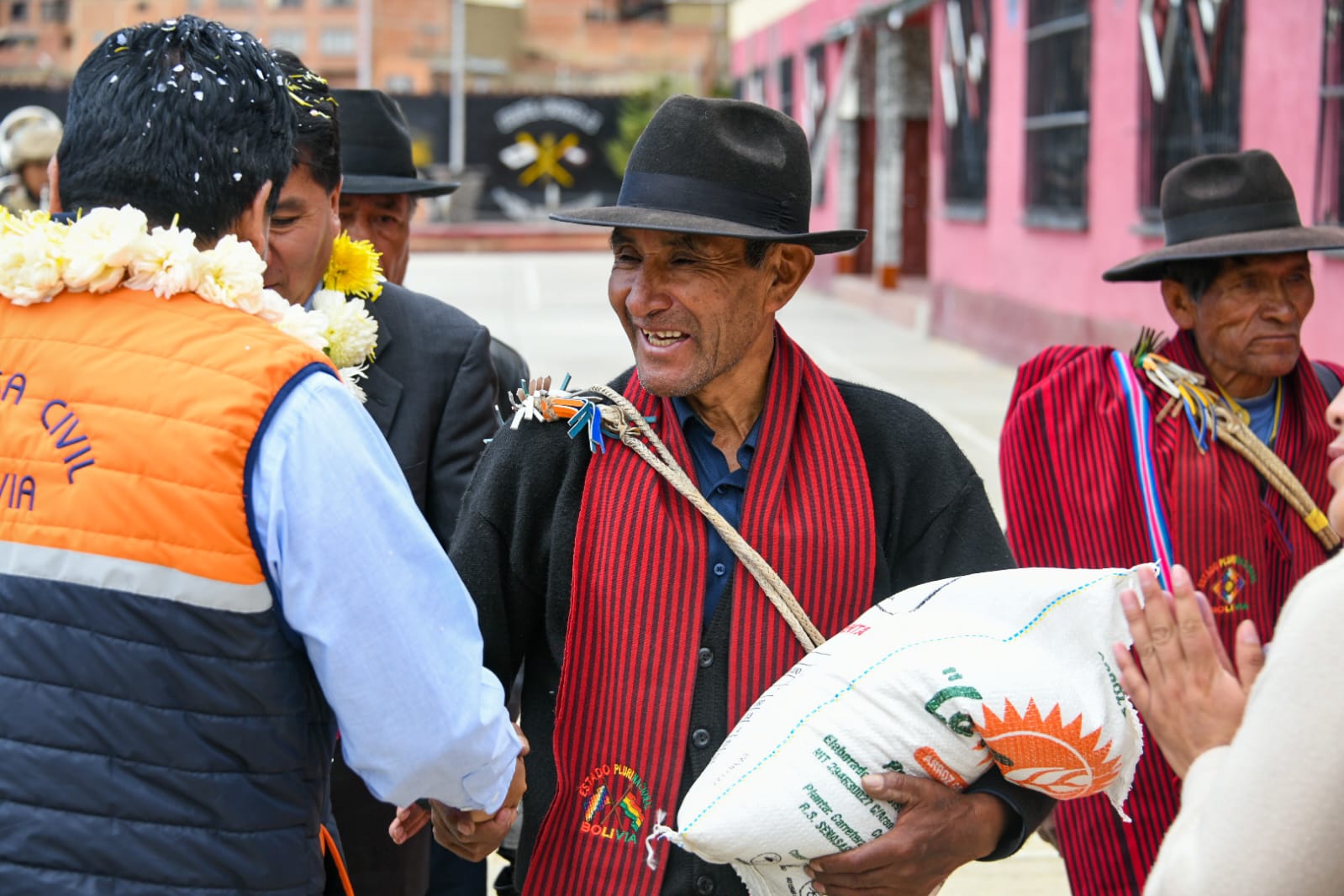 Gobierno entrega ayuda humanitaria a 956 familias de cuatro municipios altiplánicos en La Paz