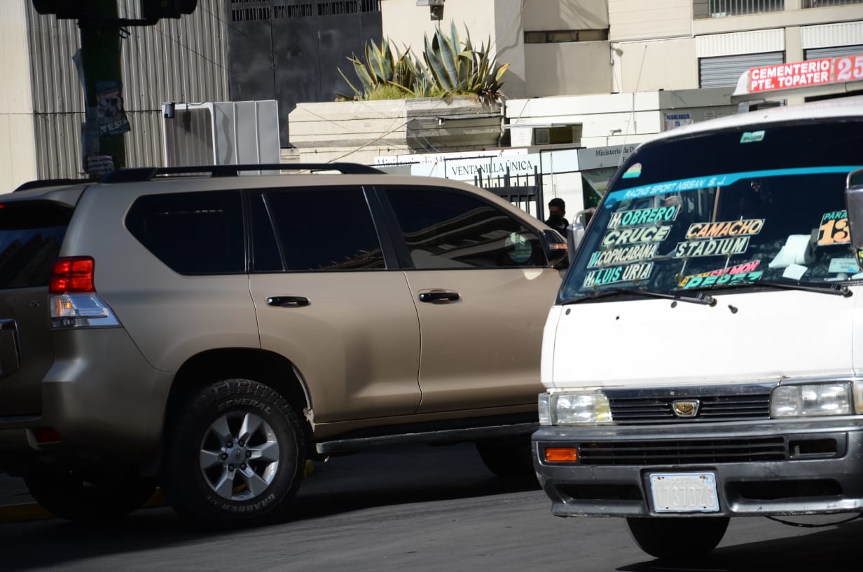 Controles de vidrios polarizados en motorizados inicia el 1 de enero de 2023 y los infractores serán sancionados con Bs 100