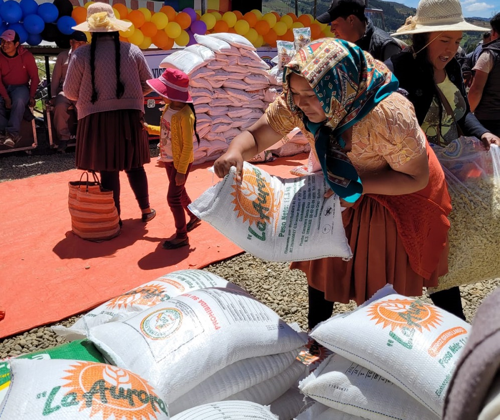Alrededor de 1.620 familias de Pocona reciben ayuda humanitaria del Gobierno nacional