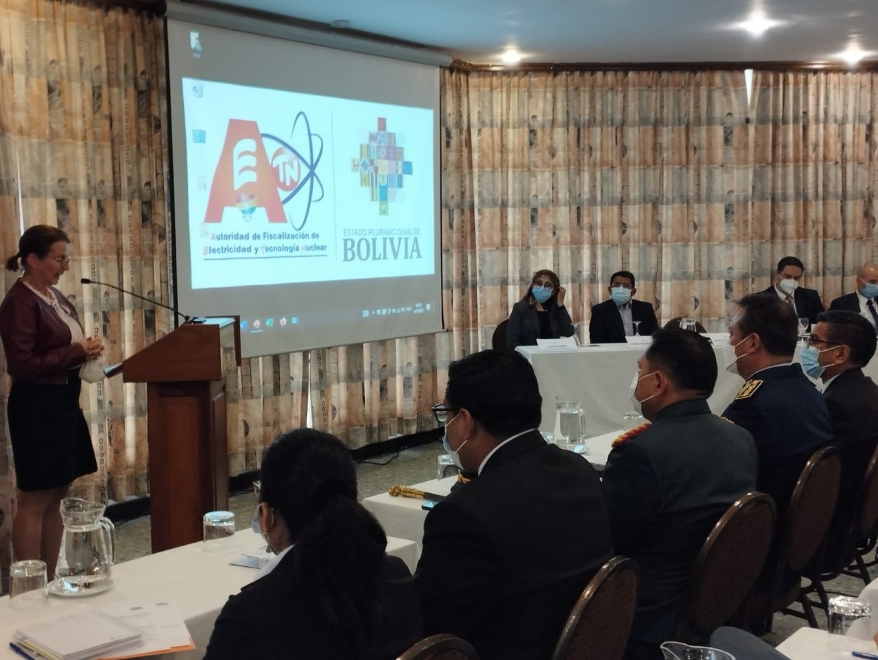 Bolivia se capacita en protección y seguridad de instalaciones y material radiactivo