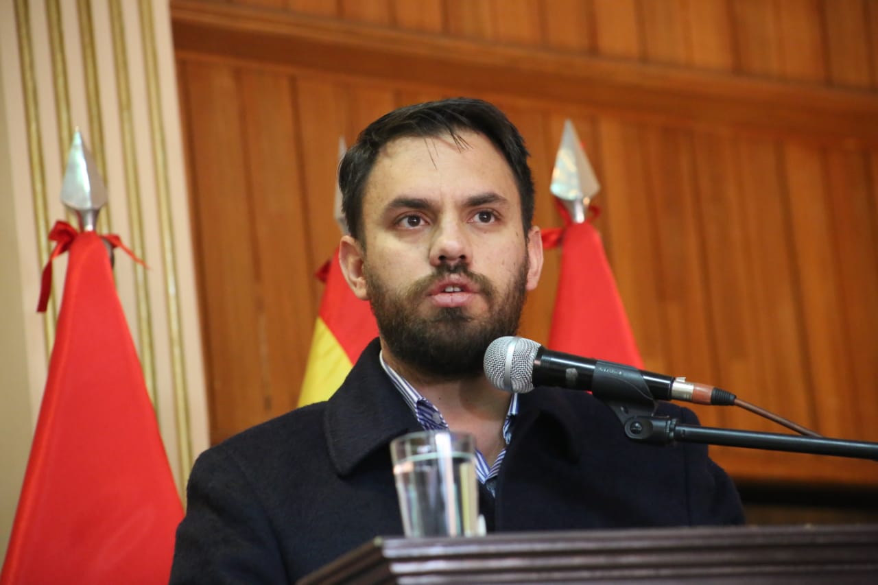 FELCC aprehende a un hombre que se hacía pasar por asesor de la Ministra de la Presidencia