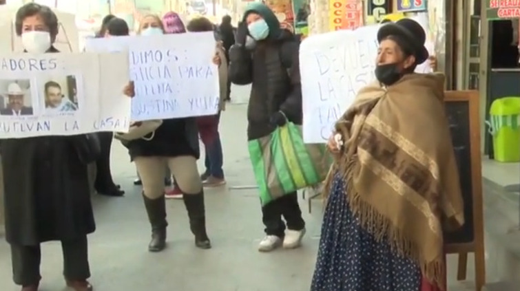 Adulta mayor que fue desalojada por “error judicial” volverá a su casa