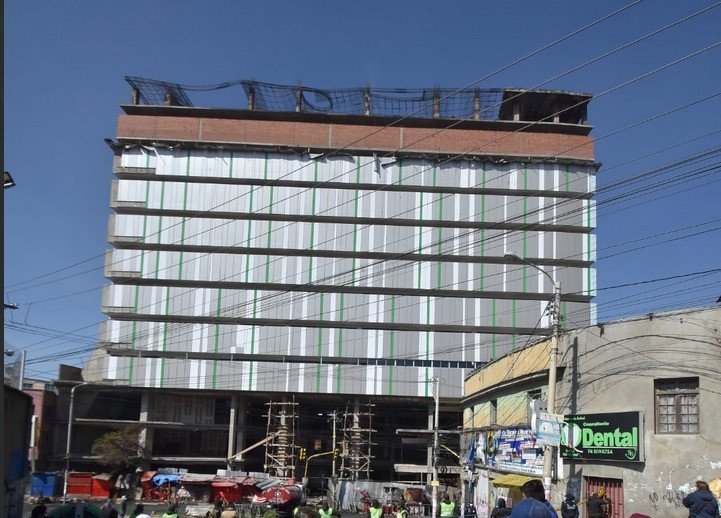 Ministro Montaño insta a Arias a no convertirse en cómplice de Revilla sobre edificio ilegal