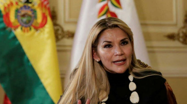 Jeanine Áñez: católica y evangelista, militante de tres partidos