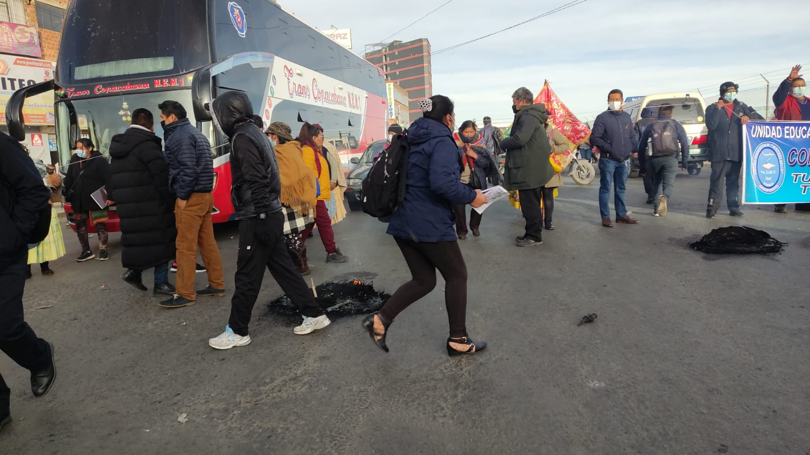 Terminal de Buses de La Paz suspende las salidas por el bloqueo de las mil esquinas en El Alto