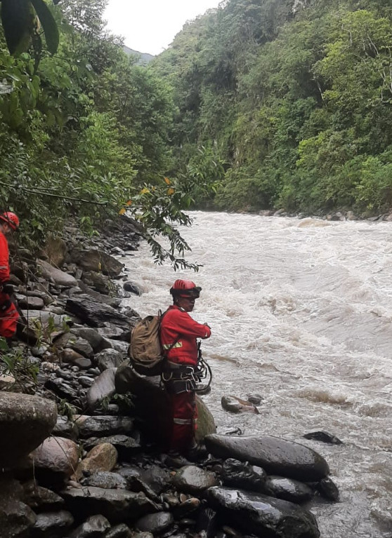 Personal, canes y dron intensifican búsqueda del niño de 11 años extraviado en Yungas