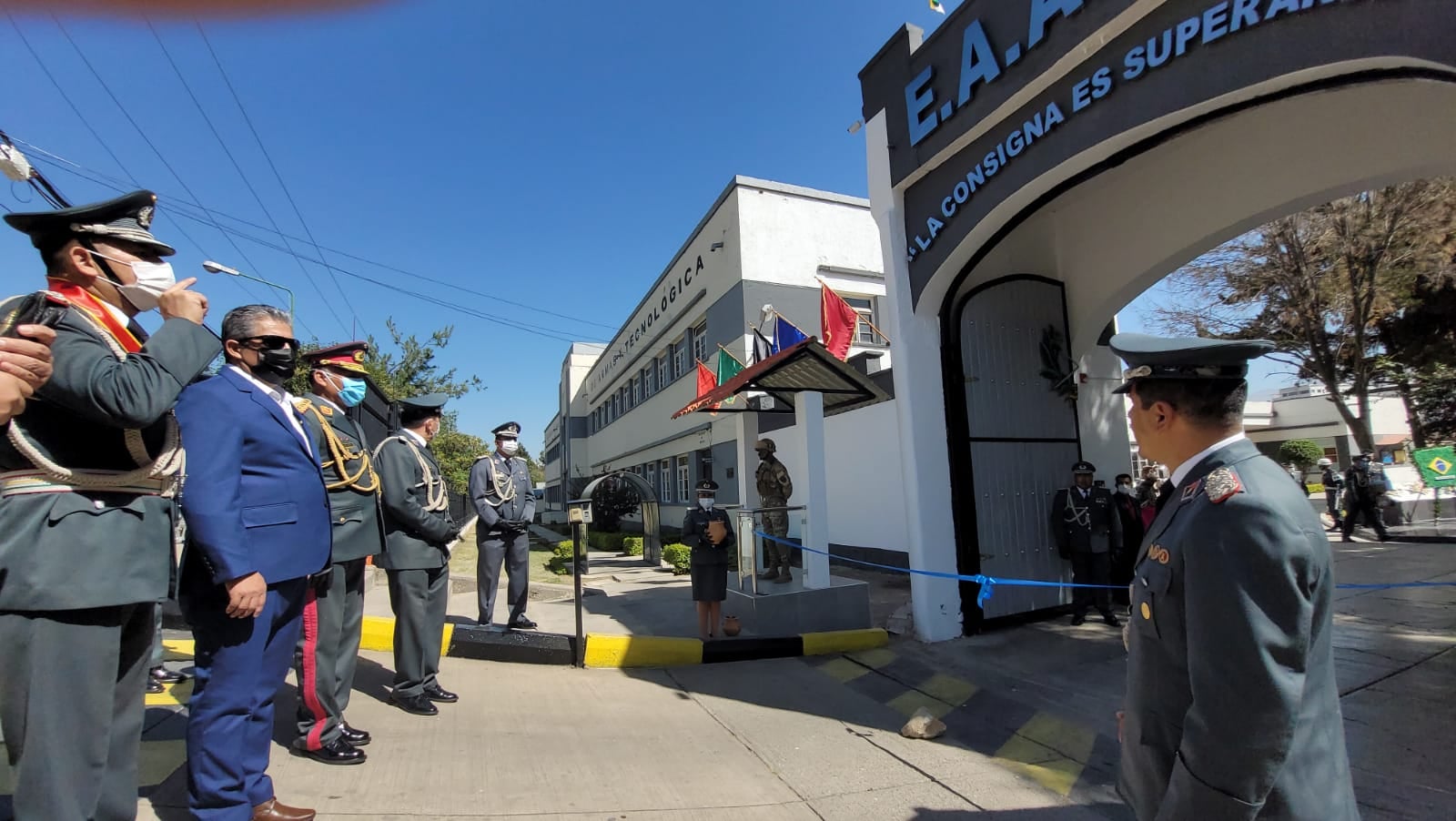 Novillo entrega equipamiento e infraestructura a la Escuela de Aplicación de Armas y Tecnológica del Ejército