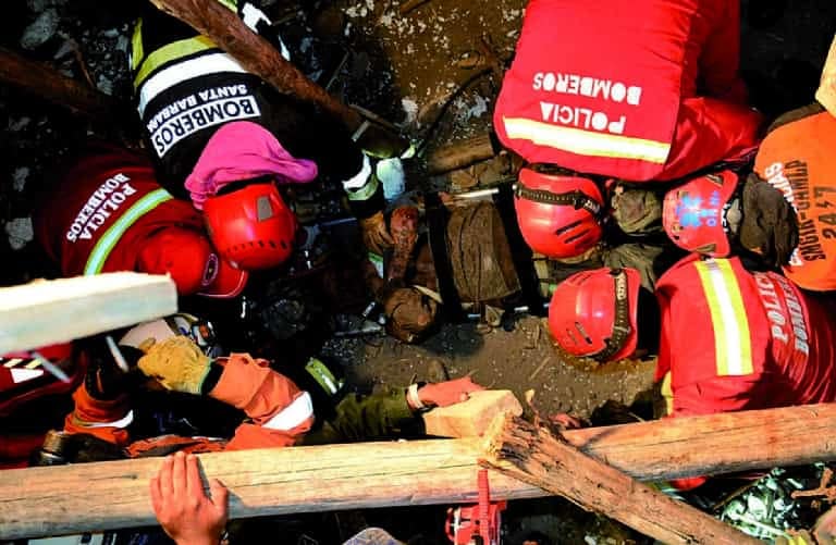 Justicia determina detención domiciliaria para sindicados por el derrumbe de talud en La Paz