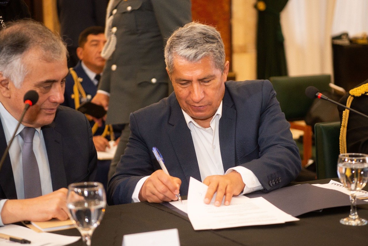 Bolivia y Argentina suscriben acuerdo para fortalecer el área de defensa, seguridad y desarrollo