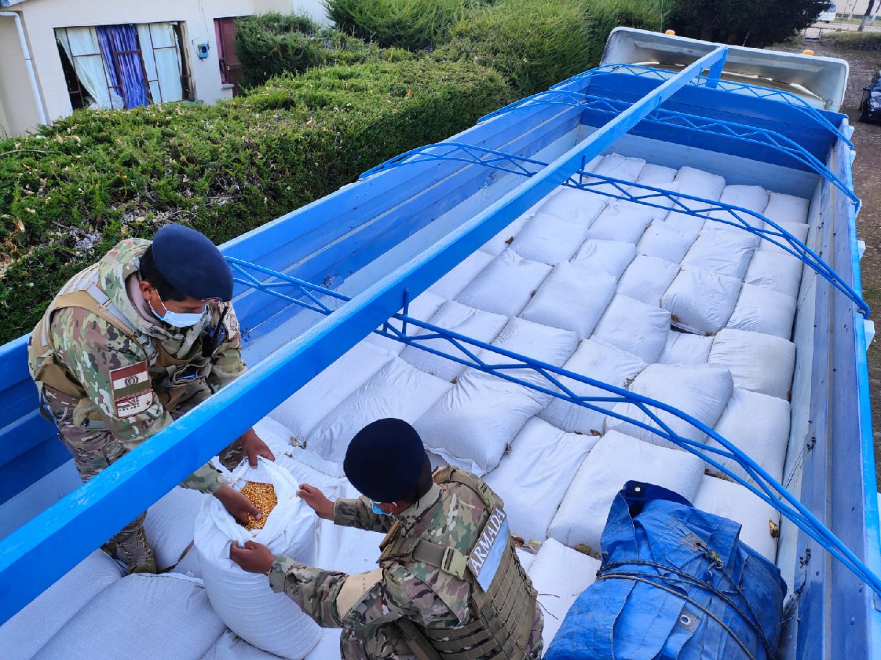Decomisan 20 toneladas de maíz que era trasladado de manera ilegal en La Paz