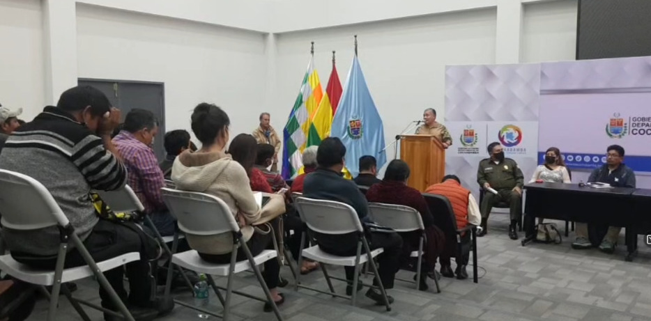 Gobierno y comerciantes se reúnen para acordar acciones contra el contrabando 