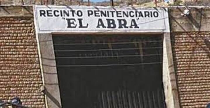 Segip entrega cédula de identidad gratuita a internos del penal de El Abra en Cochabamba