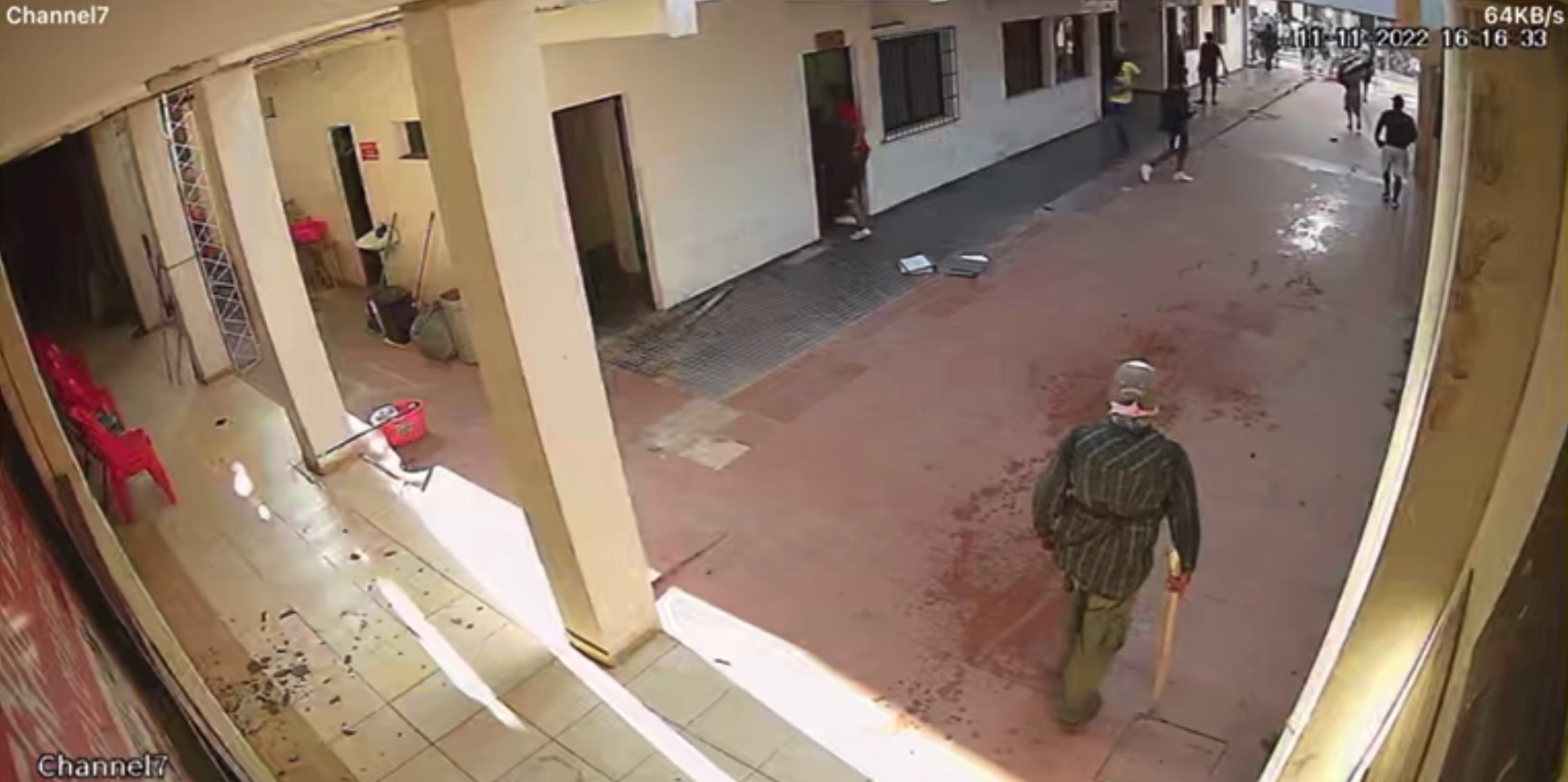 Periodistas de Bolivia Tv son amedrentados y amenazados cuando testimoniaban el saqueo a la COD en Santa Cruz