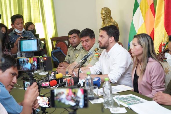 Aprehenden en Tarija a dos policías implicados con la banda criminal que robo $us 50.000