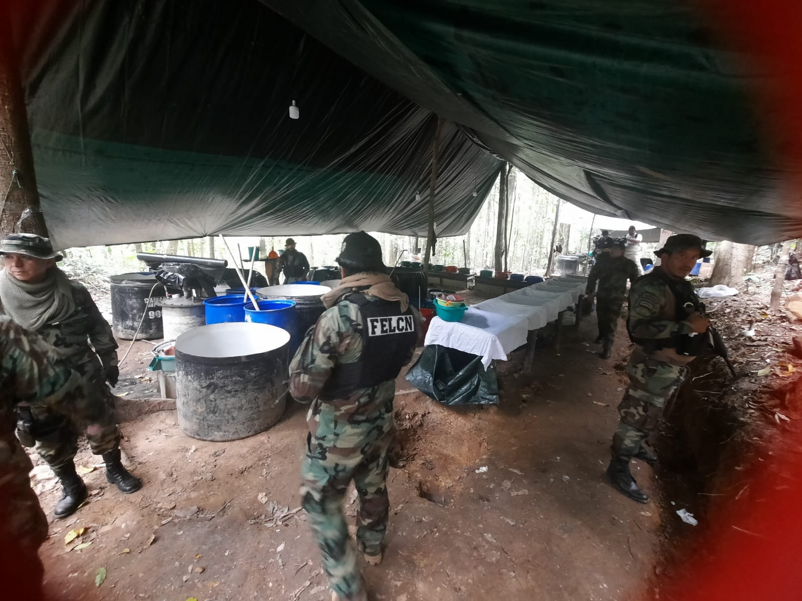 Emboscada y cruce de fuego en operativo antidroga acaba con la muerte de un policía y un extranjero