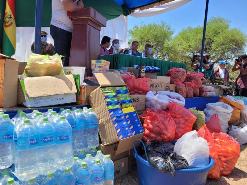 Gobierno entrega material logístico y alimentos a brigadas de bomberos que combaten el fuego en Tarija y Santa Cruz