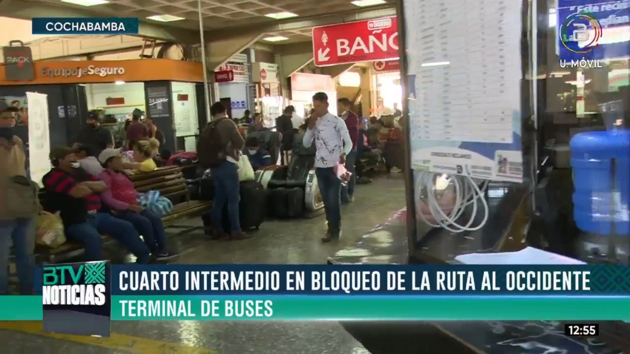 Dos bloqueos persisten en Cochabamba e impiden el transporte interdepartamental