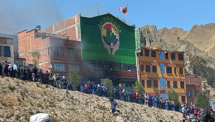 Fiscalía cita a 38 testigos y emite 10 órdenes de aprehensión por quema del mercado de Adepcoca