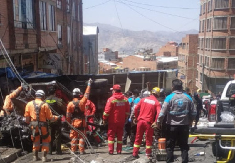 Tres fallecidos y ocho heridos deja accidente de tránsito en La Paz