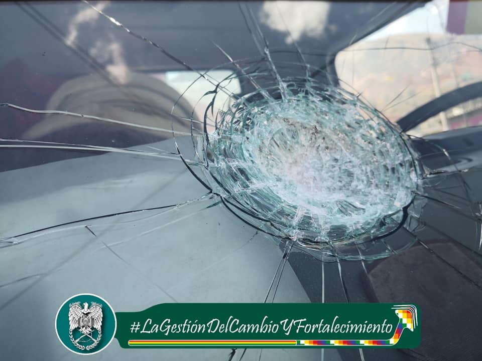 Bomberos anuncian demanda en contra de movilizados por destrozos en su carro cisterna