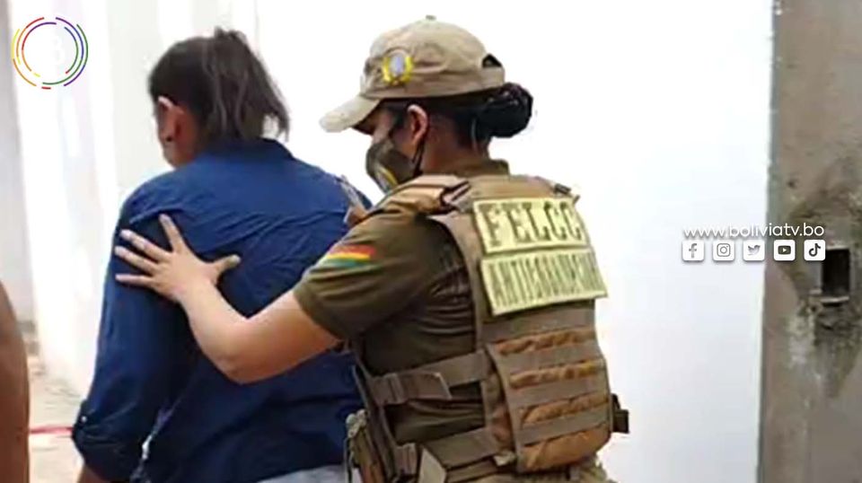 Policía ejecuta allanamientos, secuestra documentación y conduce a la madre de Pacheco a la Fiscalía